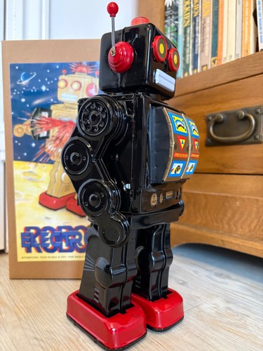 Me100 black tin robot vintage - tin,