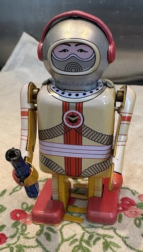 Spaceman tin plate wind - spaceman, up
