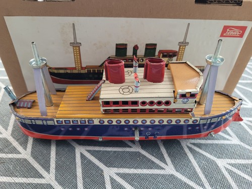 Toy tin ship - ,